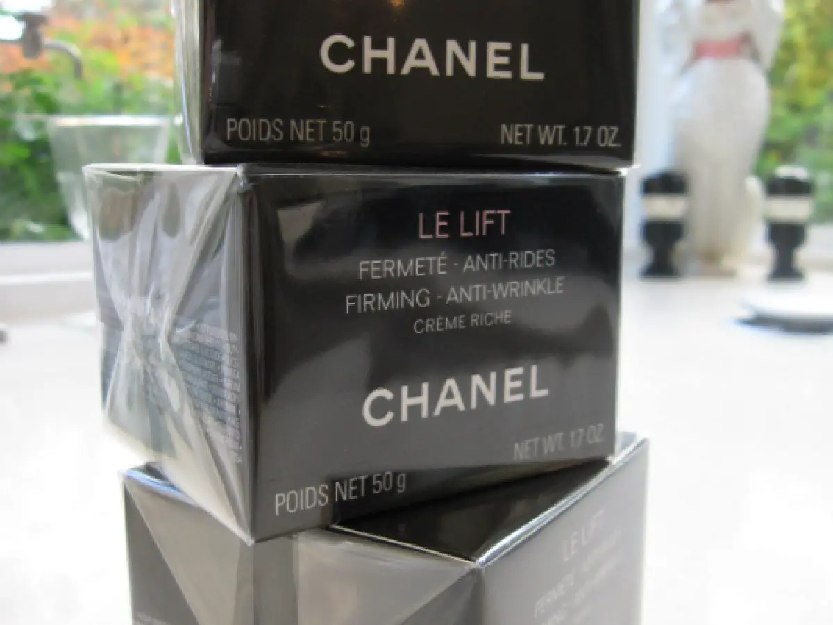 AntiWrinkle Firming Serum  Chanel Le Lift Firming AntiWrinkle Serum   MAKEUP