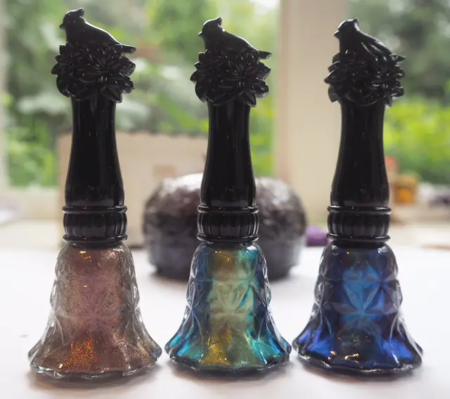 Anna Sui Iridescent Nail Colour
