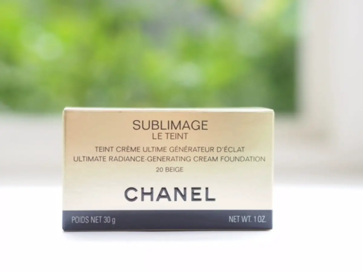 Chanel Sublimage Le Teint Ultimate Radiance-Generating Cream Foundation - Beige