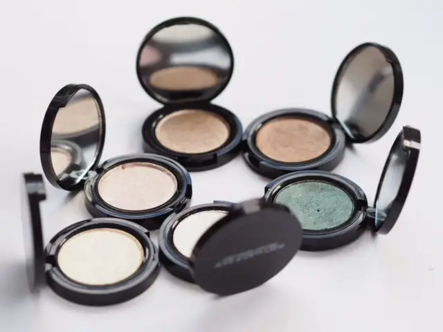 Phee's Make Up Single Shadows