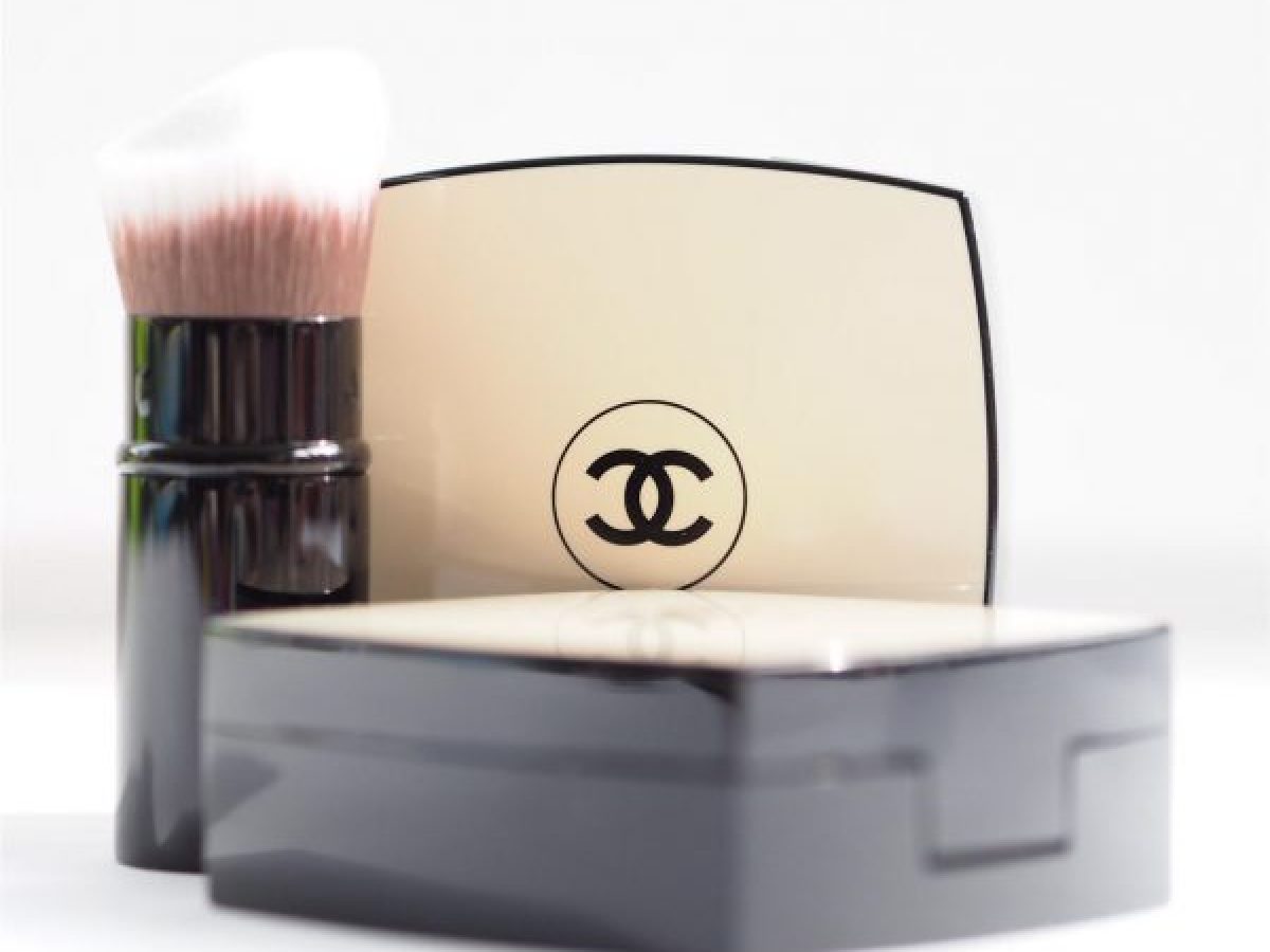 Chanel Les Beiges Healthy Glow Gel Touch Foundation