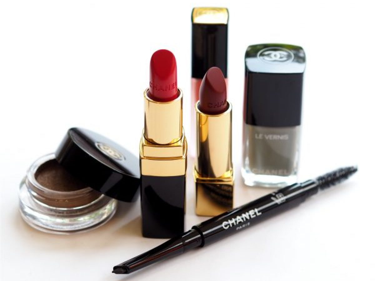 You'll want it all: the CHANEL Travel Diary Collection review – In