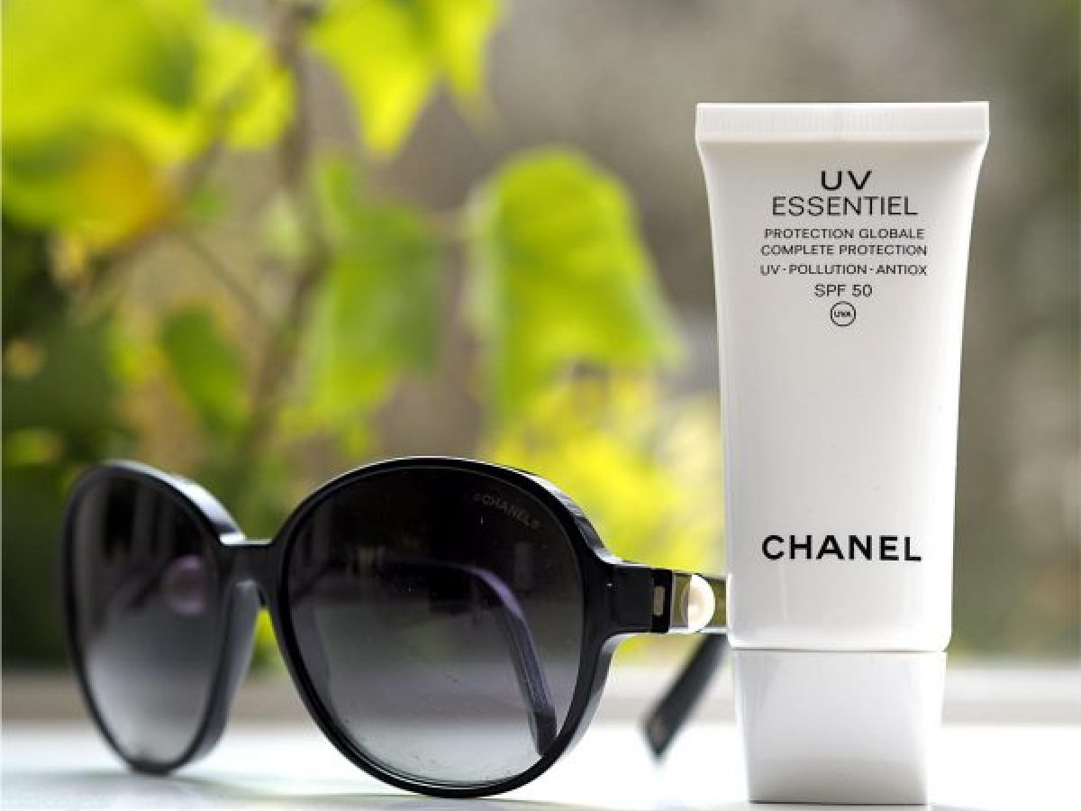 Chanel UV Essentiel MultiProtection Daily Defender UV  Pollution SPF 50  Review  Swatches  HelloJaacom