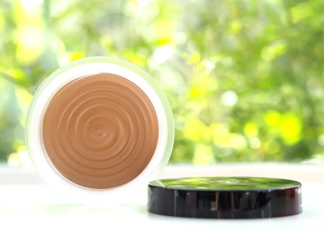 CHANEL Les Beiges Healthy Glow Bronzing Cream 2020