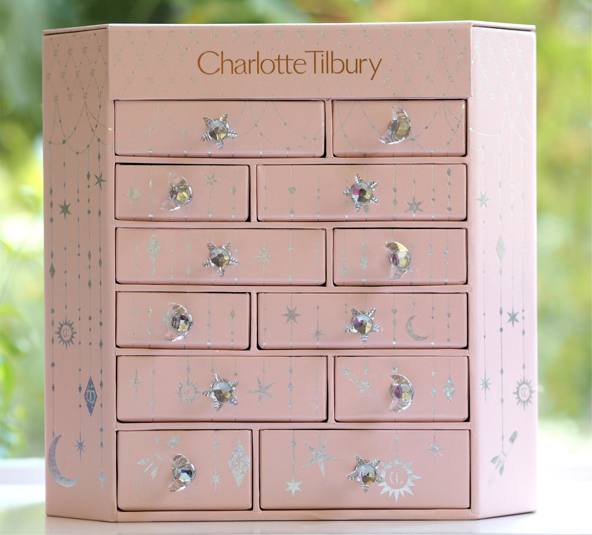 charlotte-tilbury-diamond-chest-of-beauty-stars-review-british-beauty